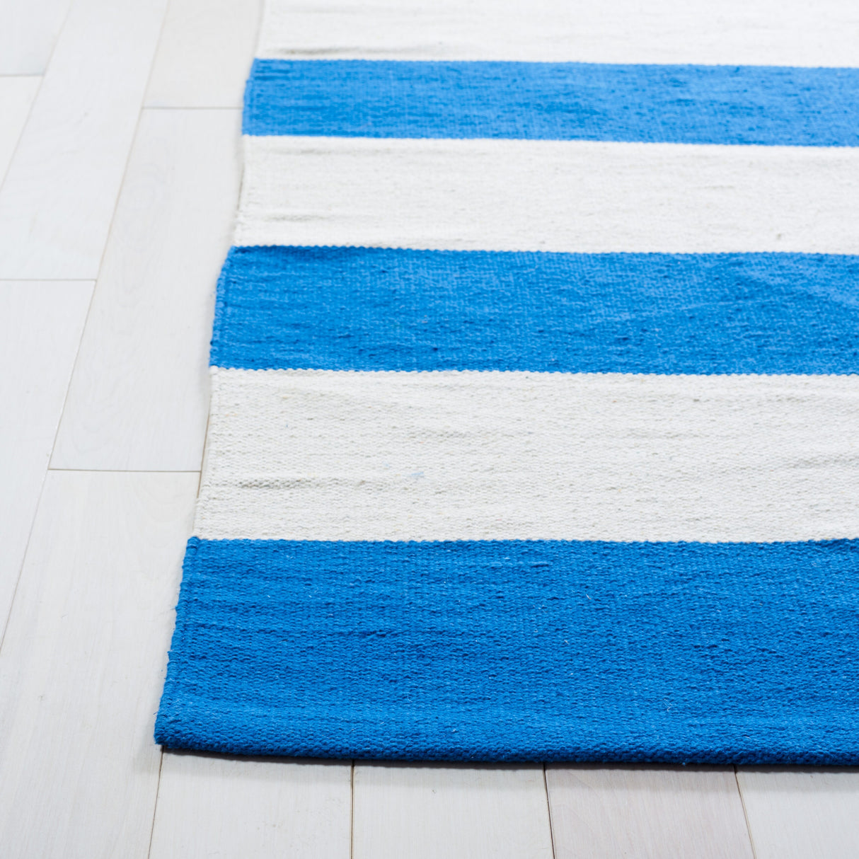 SAFAVIEH Handmade Montauk Geltrude Stripe Cotton Flatweave Rug