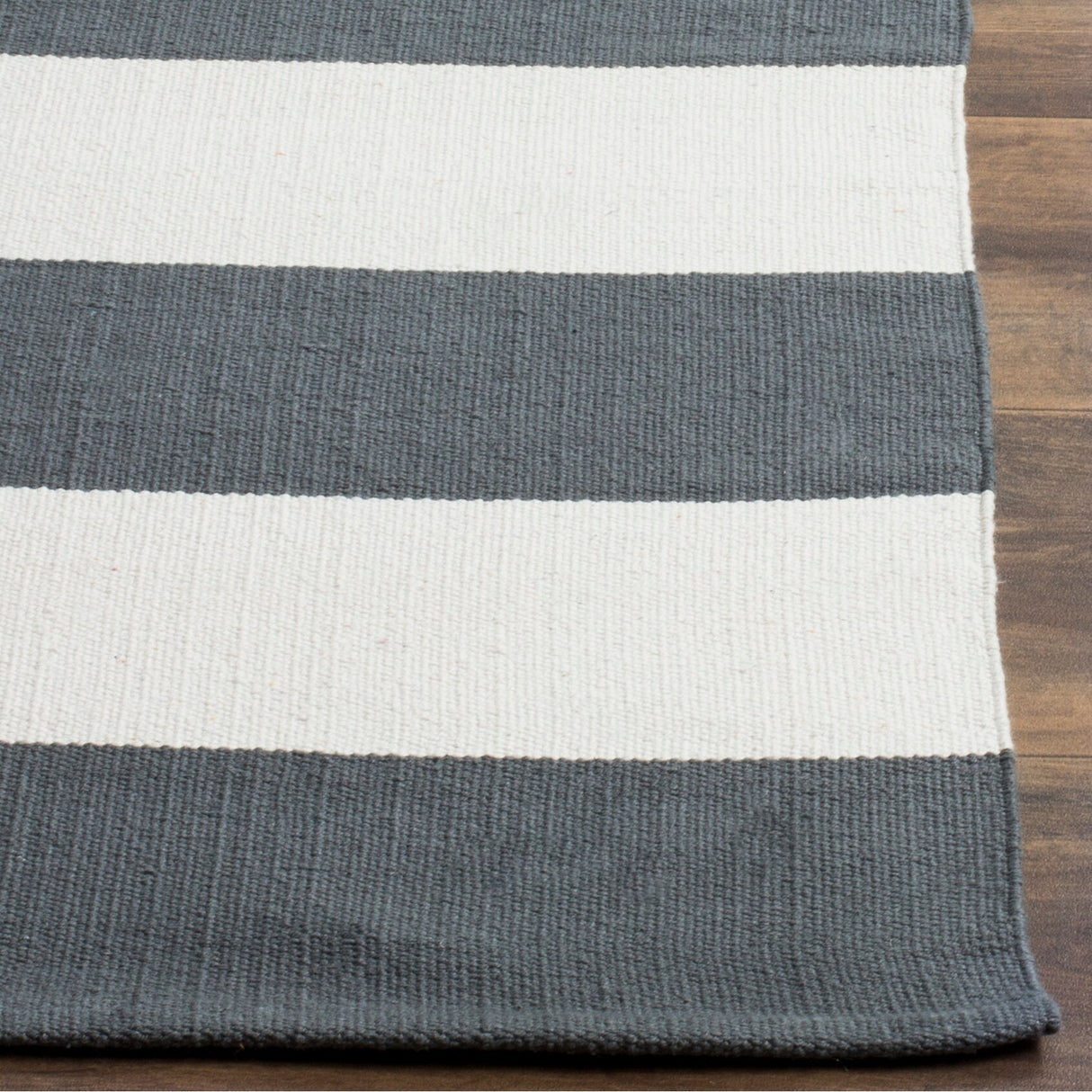 SAFAVIEH Handmade Montauk Geltrude Stripe Cotton Flatweave Rug