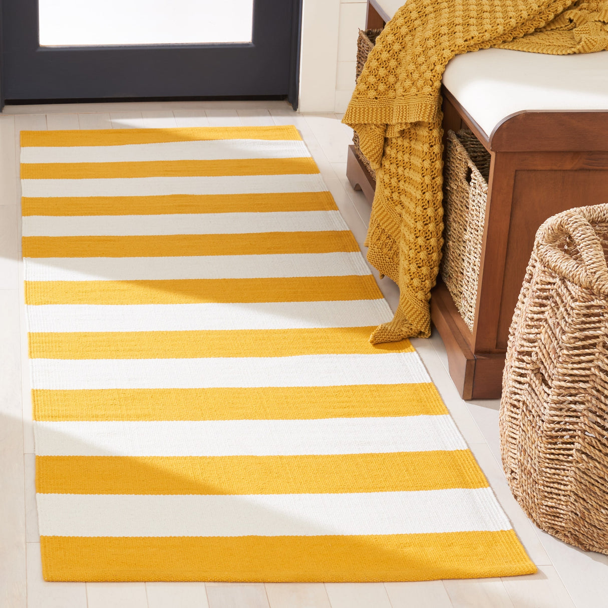 SAFAVIEH Handmade Montauk Geltrude Stripe Cotton Flatweave Rug