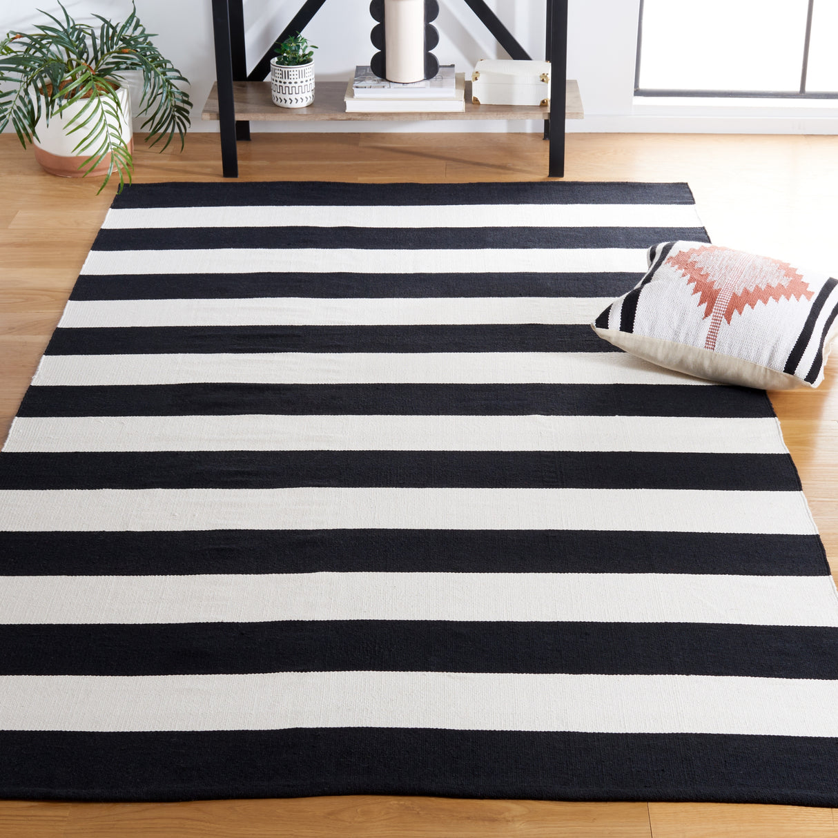 SAFAVIEH Handmade Montauk Geltrude Stripe Cotton Flatweave Rug