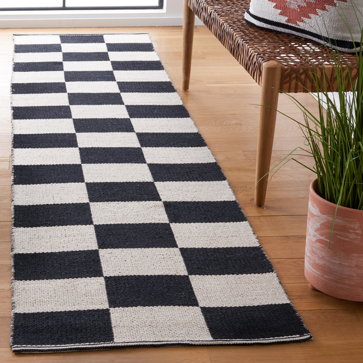 SAFAVIEH Handmade Montauk Heiddis Geometric Cotton Rug