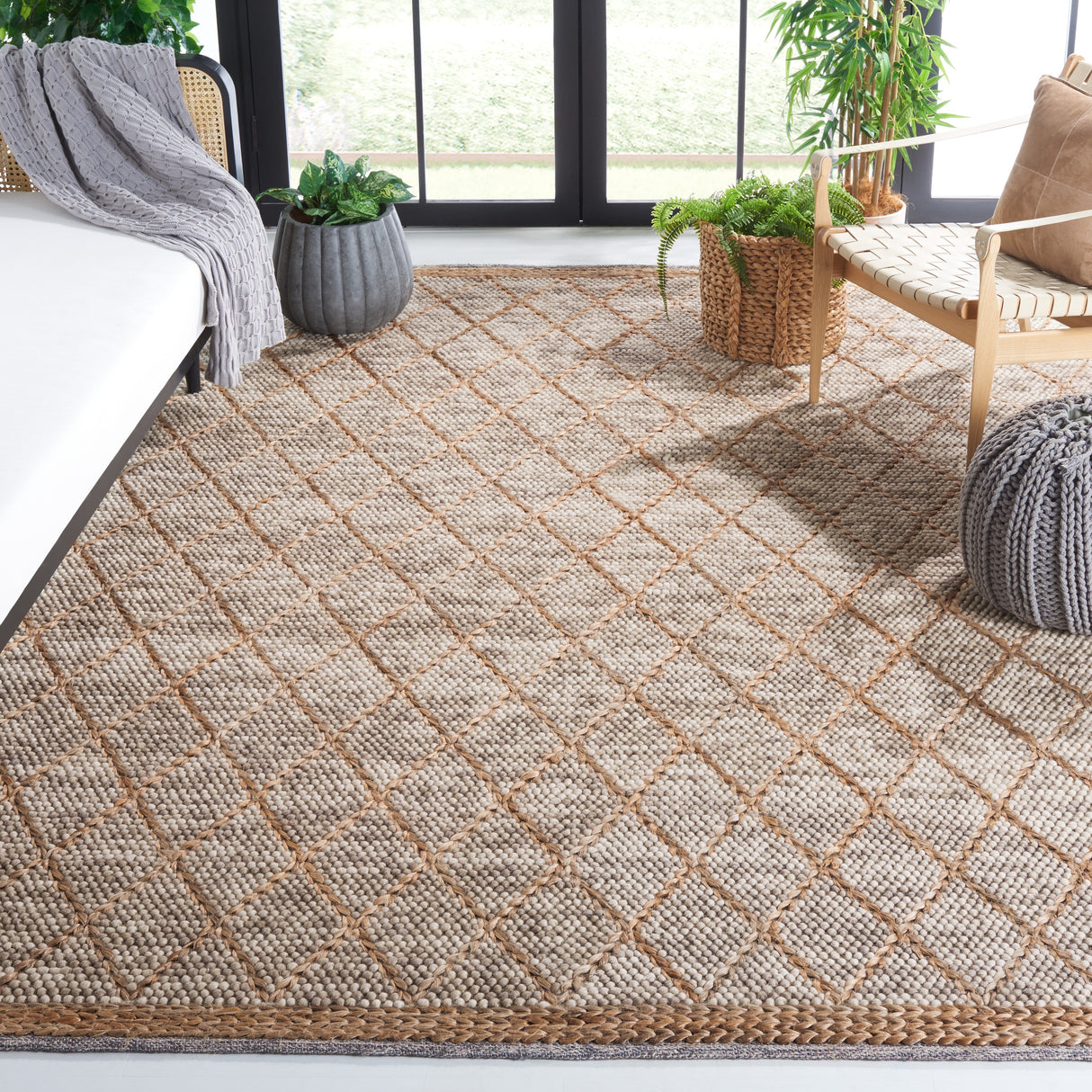 SAFAVIEH Handmade Natura Aliene Trellis Wool Rug