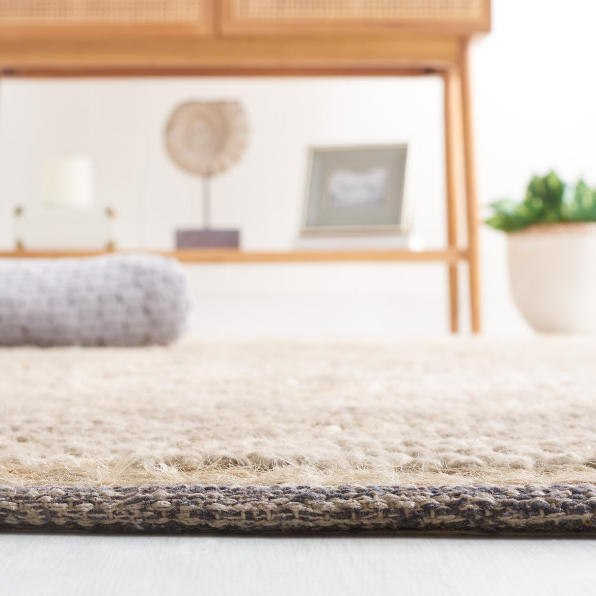 SAFAVIEH Handmade Natura Aliene Trellis Wool Rug