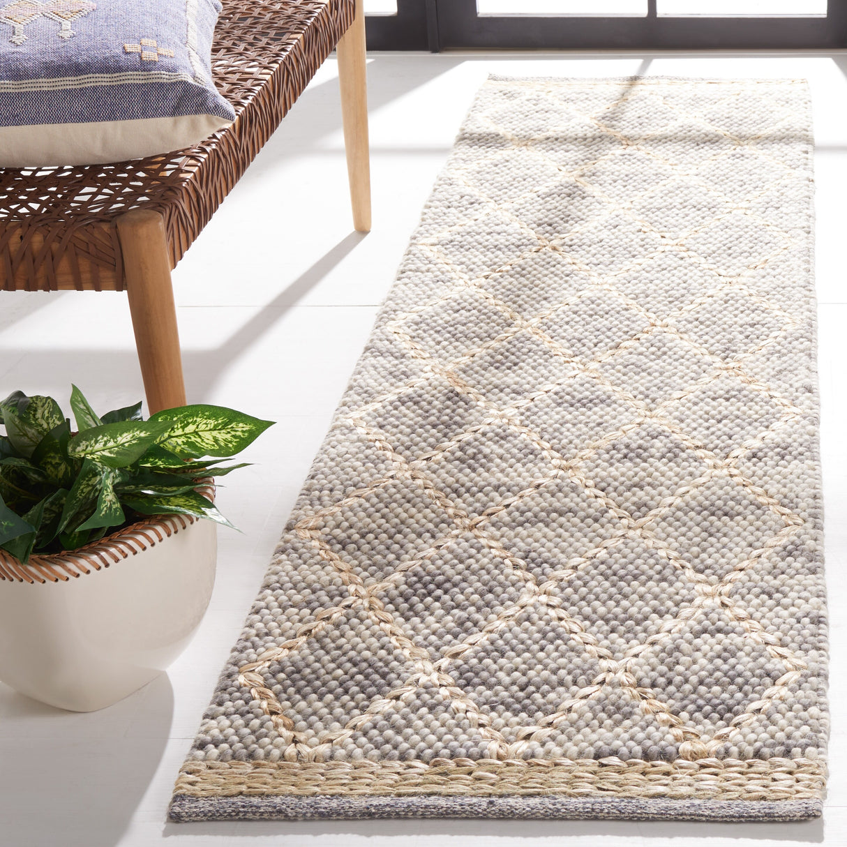 SAFAVIEH Handmade Natura Aliene Trellis Wool Rug