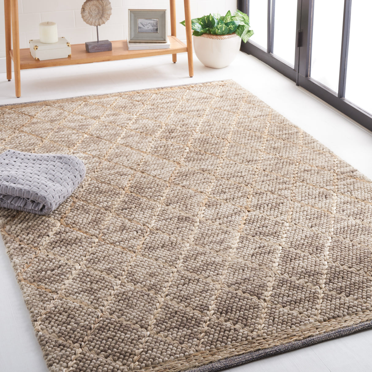 SAFAVIEH Handmade Natura Aliene Trellis Wool Rug