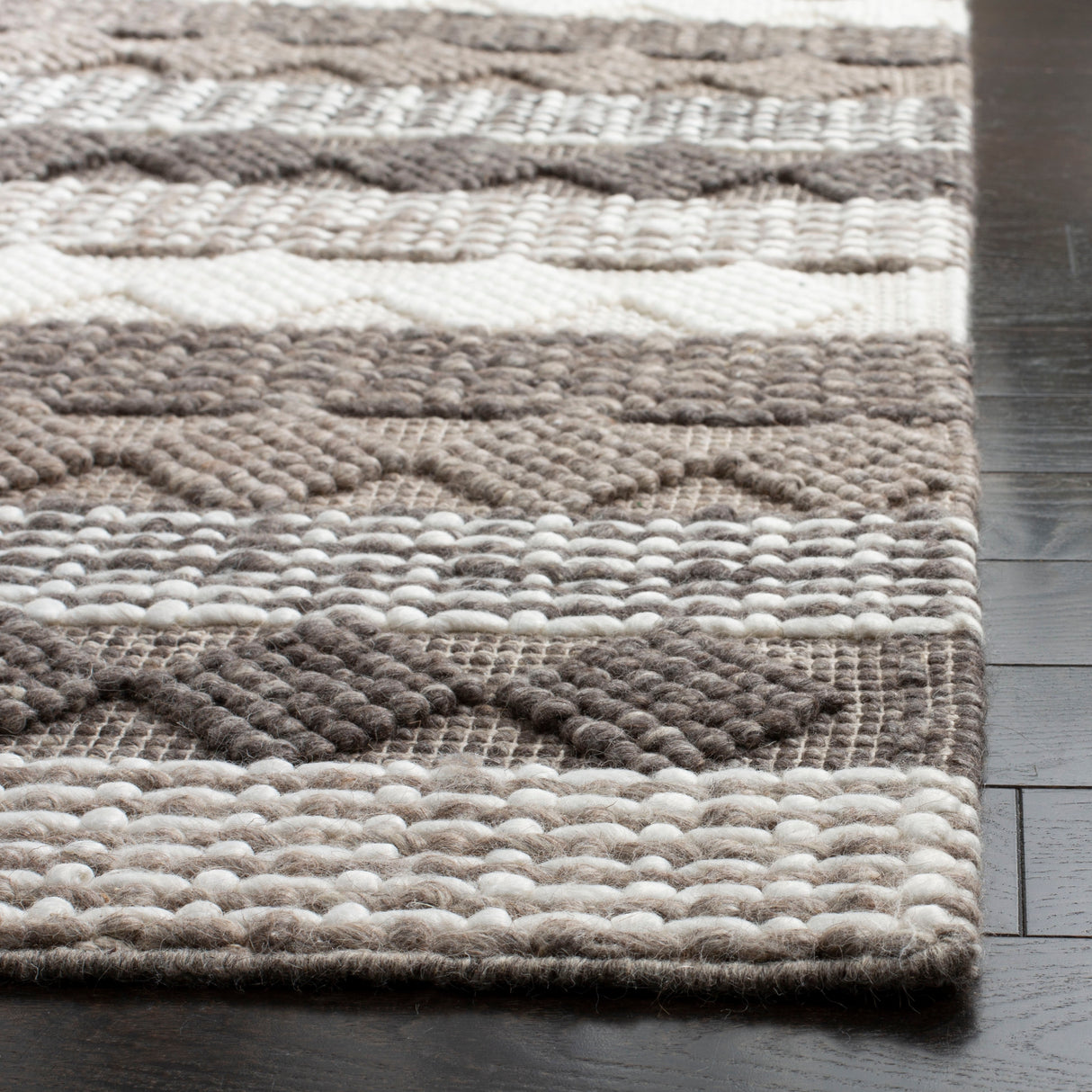 SAFAVIEH Handmade Natura Custodia Wool Rug