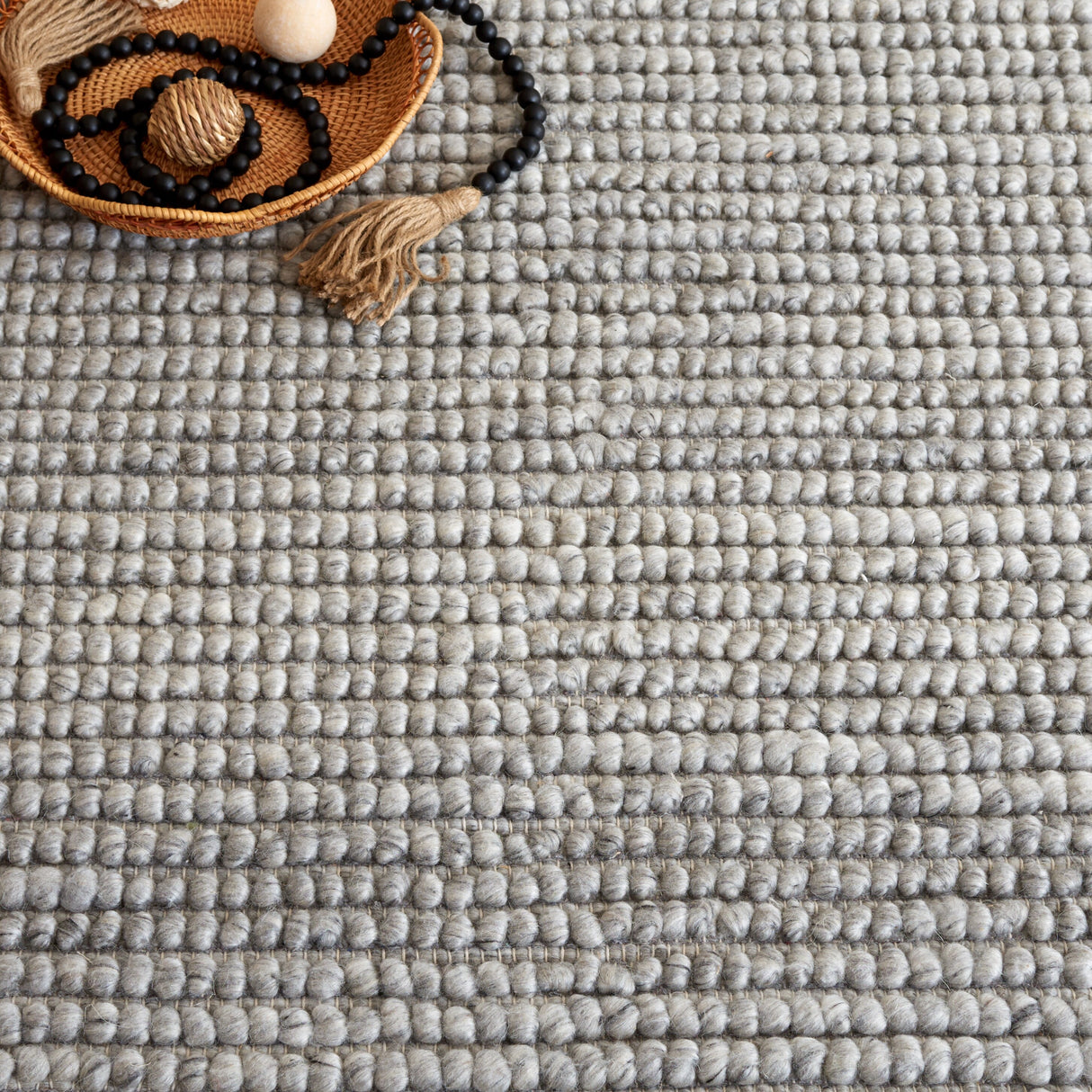 SAFAVIEH Handmade Natura Hendrien Farmhouse Wool Rug