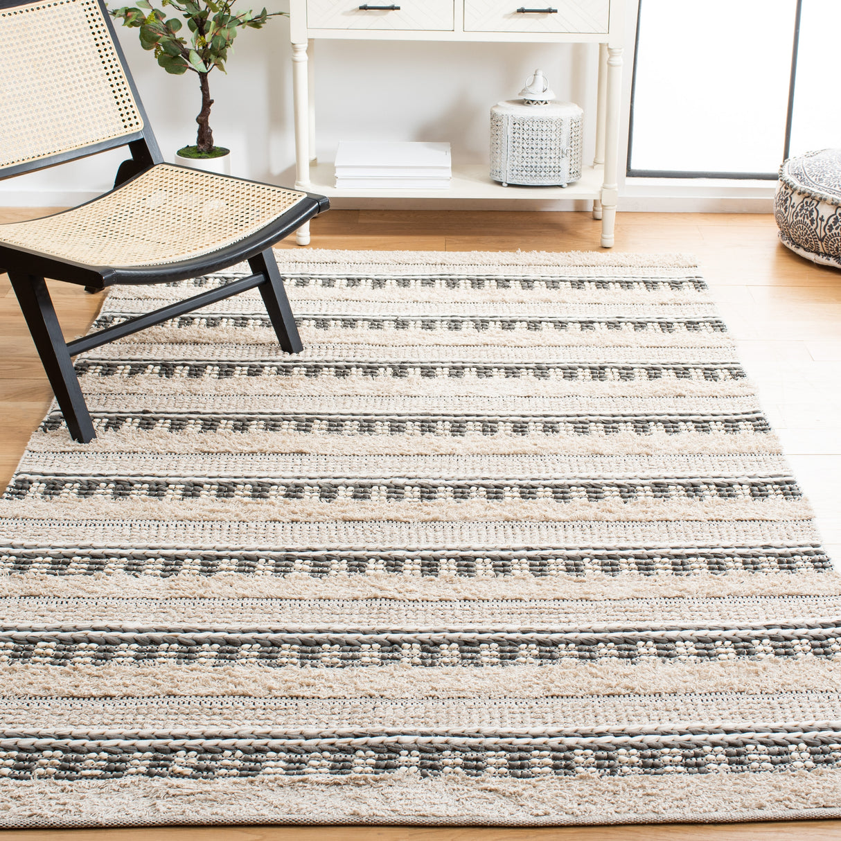 SAFAVIEH Handmade Natura Ingiridur Stripe Cotton Rug