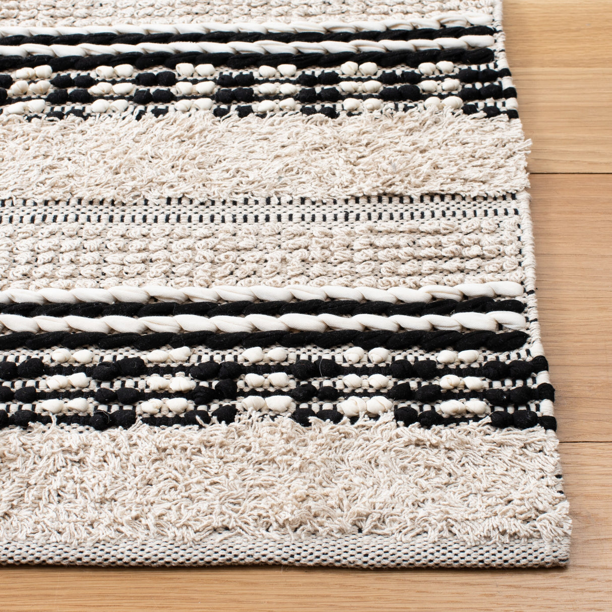 SAFAVIEH Handmade Natura Ingiridur Stripe Cotton Rug