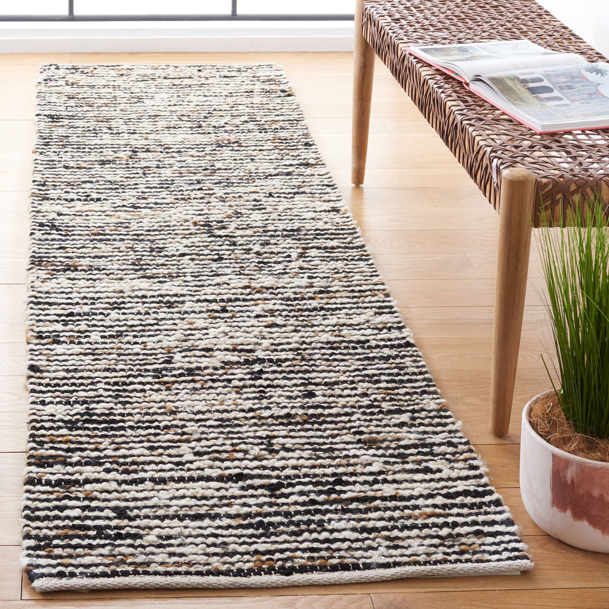 SAFAVIEH Handmade Natura Jeanny Wool & Cotton Rug