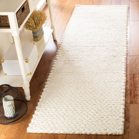 SAFAVIEH Handmade Natura Karolin Wool Rug