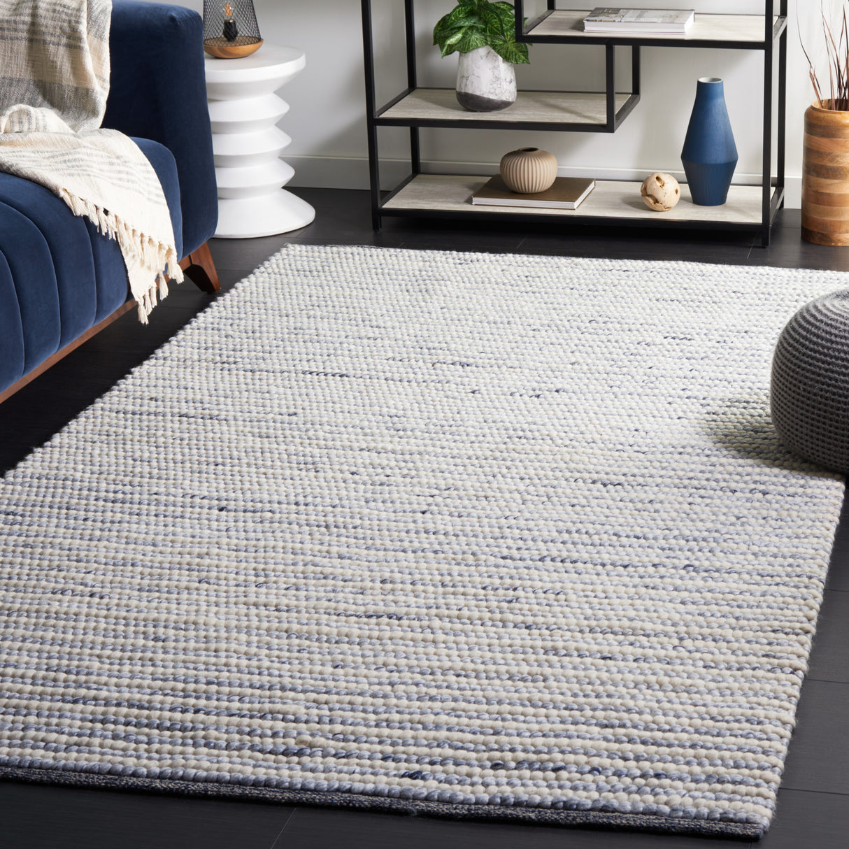 SAFAVIEH Handmade Natura Kinuko Wool Rug