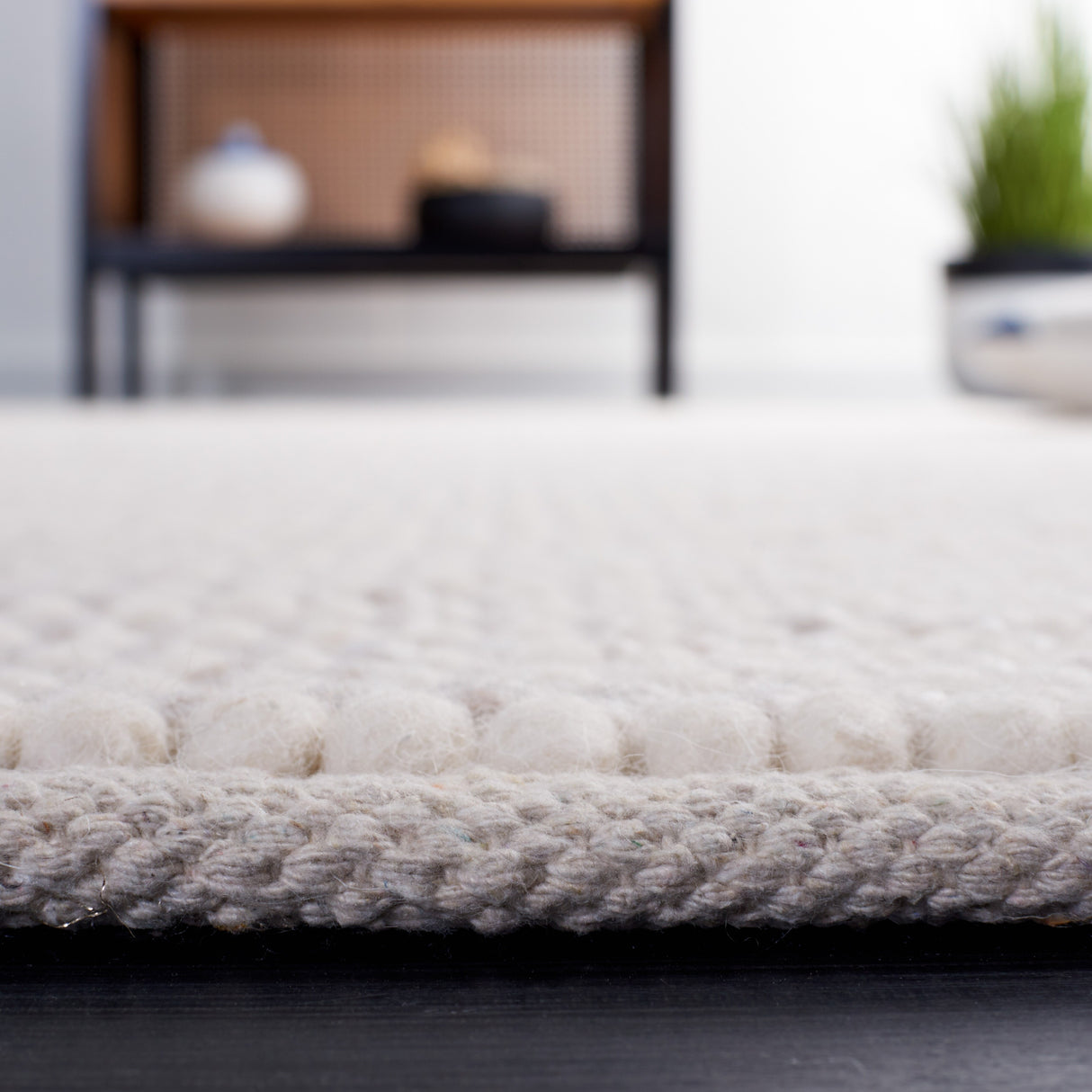 SAFAVIEH Handmade Natura Kinuko Wool Rug