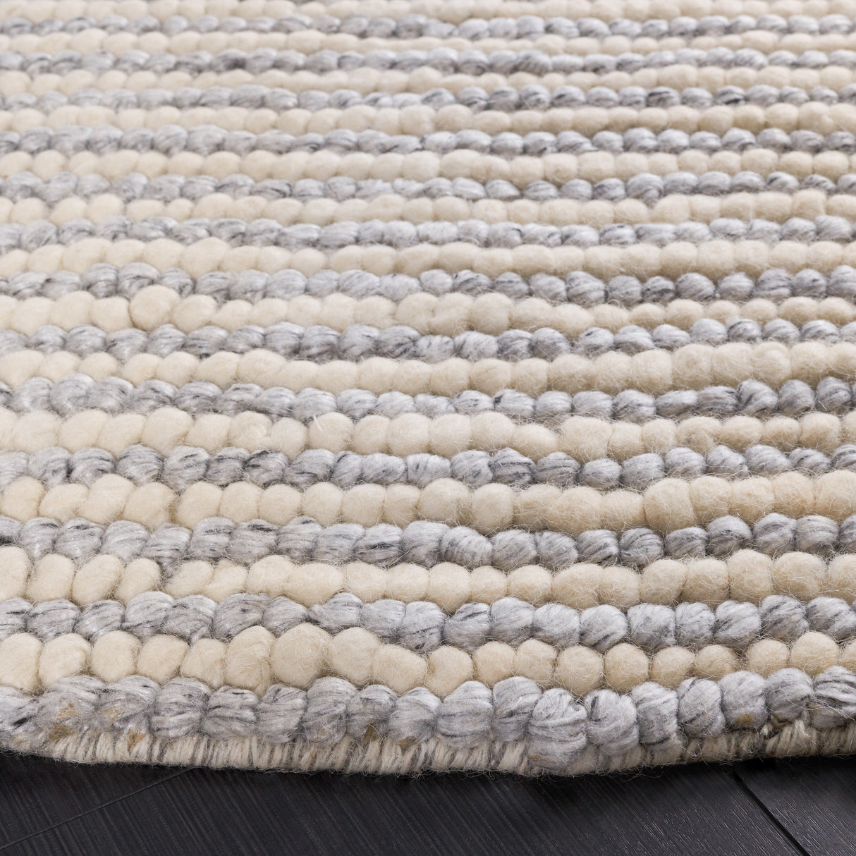 SAFAVIEH Handmade Natura Kinuko Wool Rug