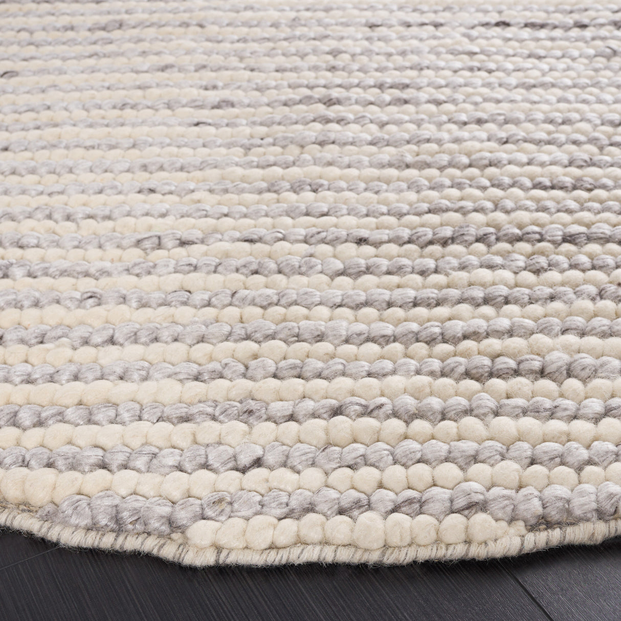 SAFAVIEH Handmade Natura Kinuko Wool Rug