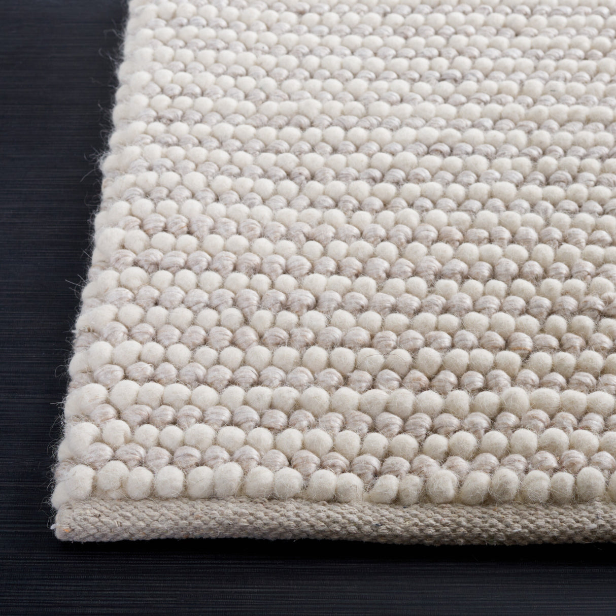 SAFAVIEH Handmade Natura Kinuko Wool Rug