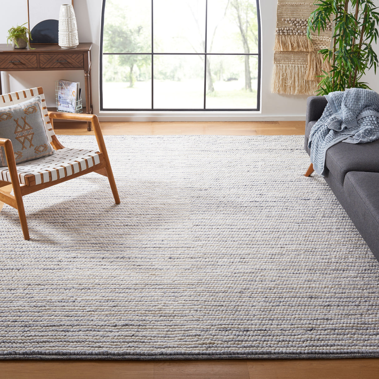 SAFAVIEH Handmade Natura Kinuko Wool Rug