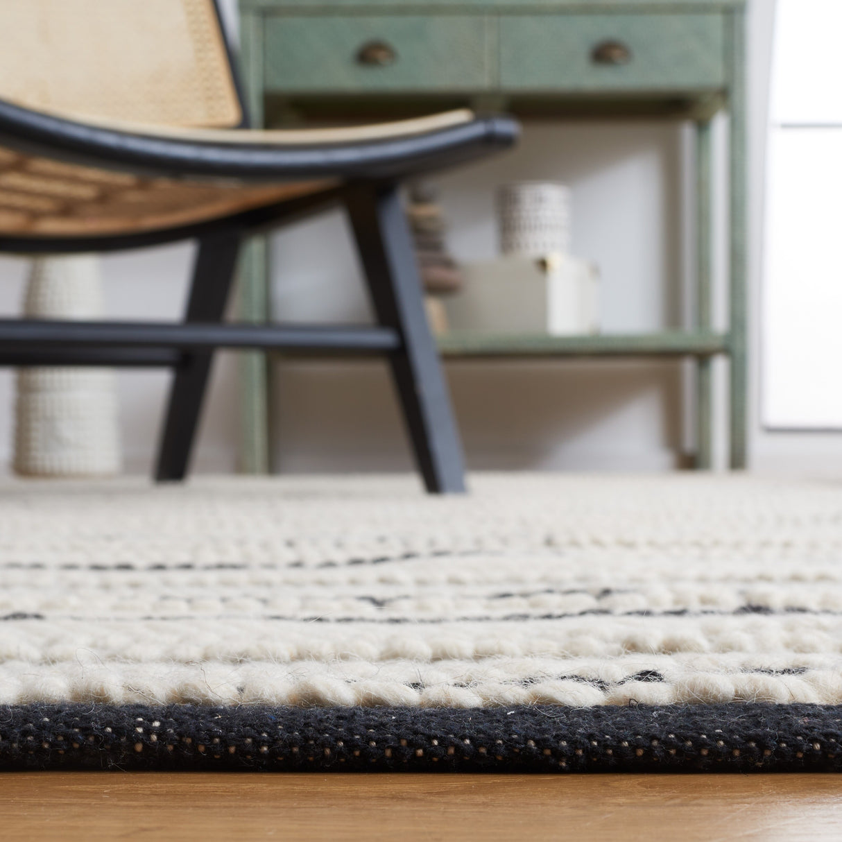 SAFAVIEH Handmade Natura Lihi Wool Rug