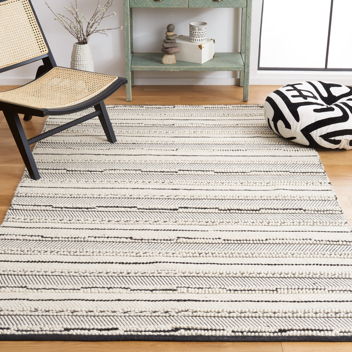 SAFAVIEH Handmade Natura Lihi Wool Rug