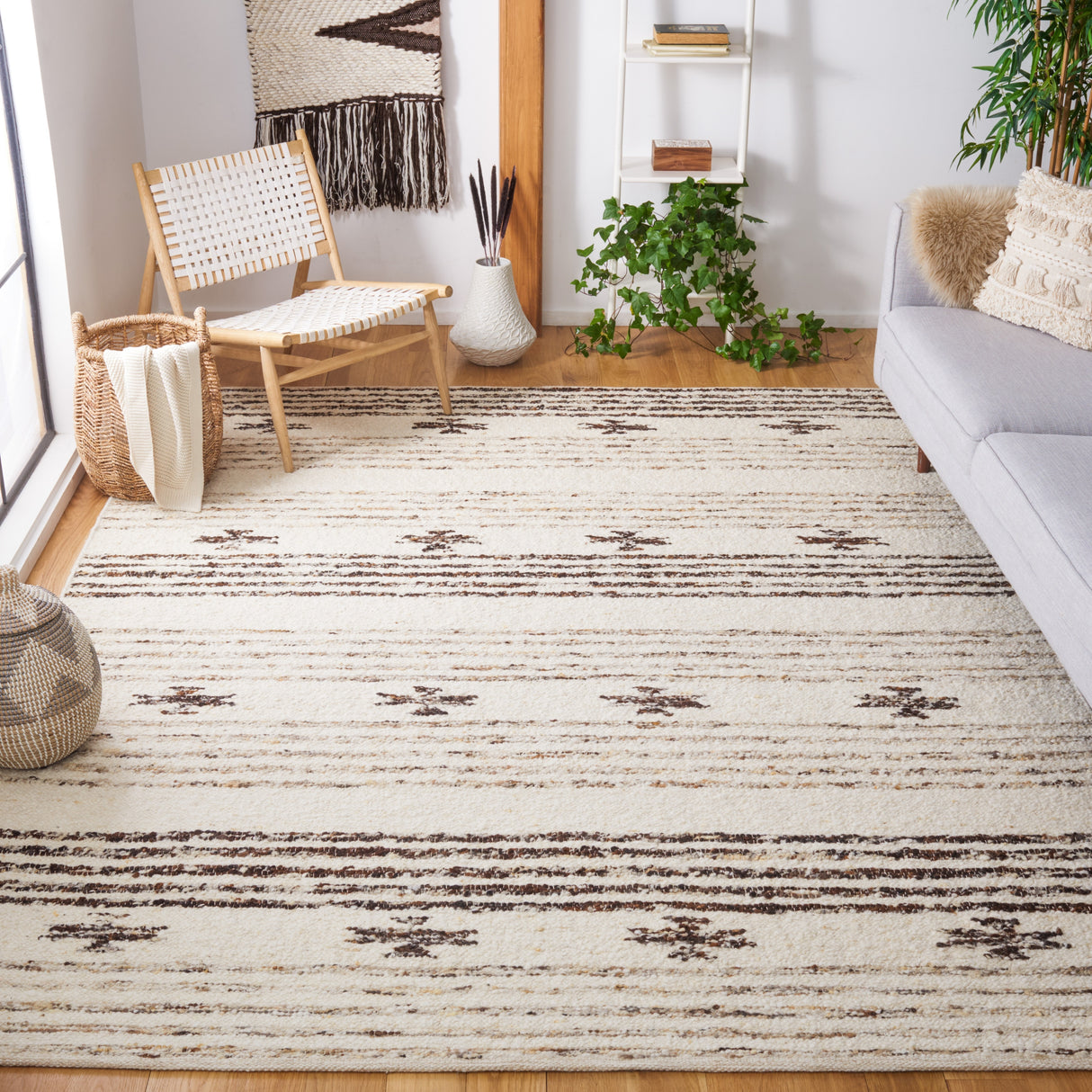 SAFAVIEH Handmade Natura Limanka Boho Tribal Wool Rug