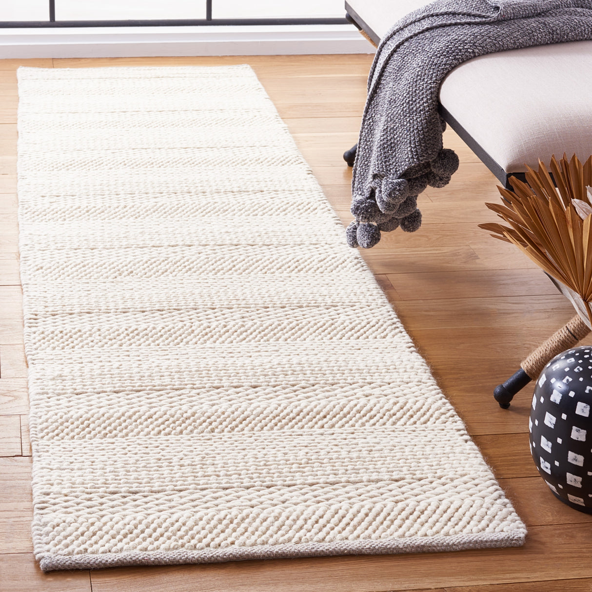 SAFAVIEH Handmade Natura Livea Wool Rug