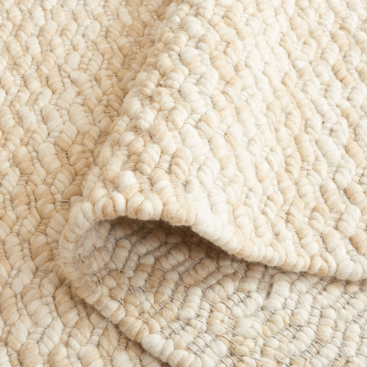 SAFAVIEH Handmade Natura Lorelies Textured Wool Rug