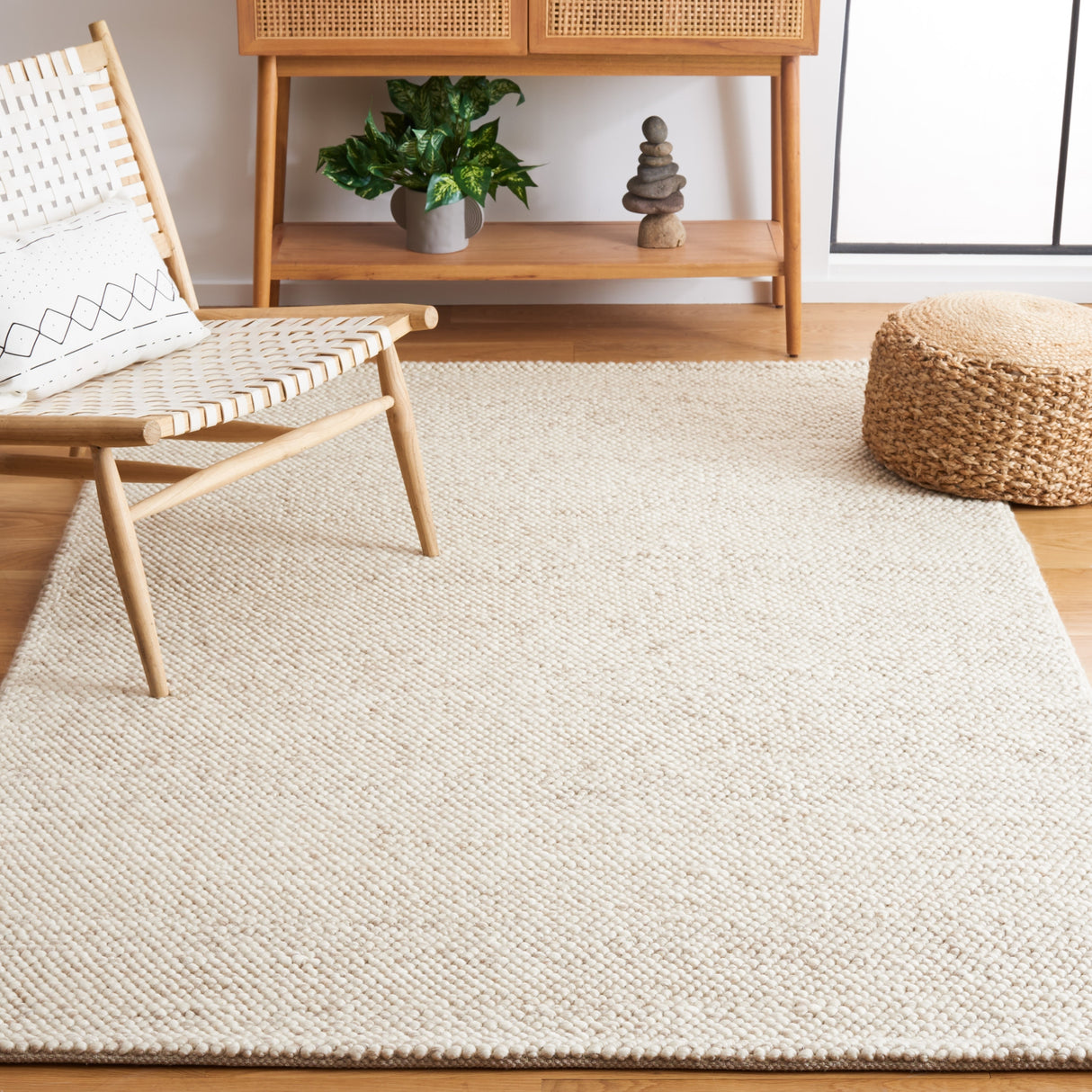 SAFAVIEH Handmade Natura Maayan New Zealand Wool Rug