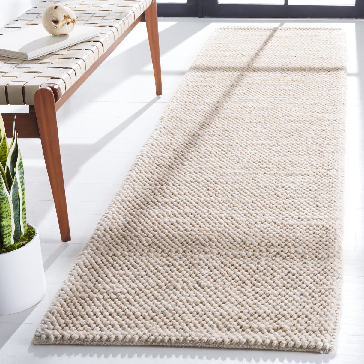 SAFAVIEH Handmade Natura Maayan New Zealand Wool Rug