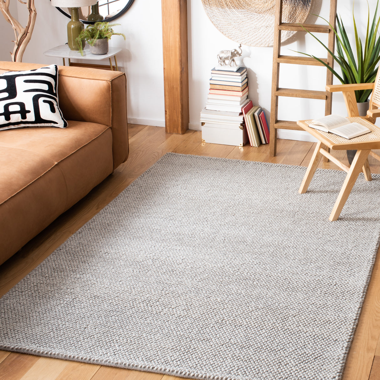 SAFAVIEH Handmade Natura Maayan New Zealand Wool Rug