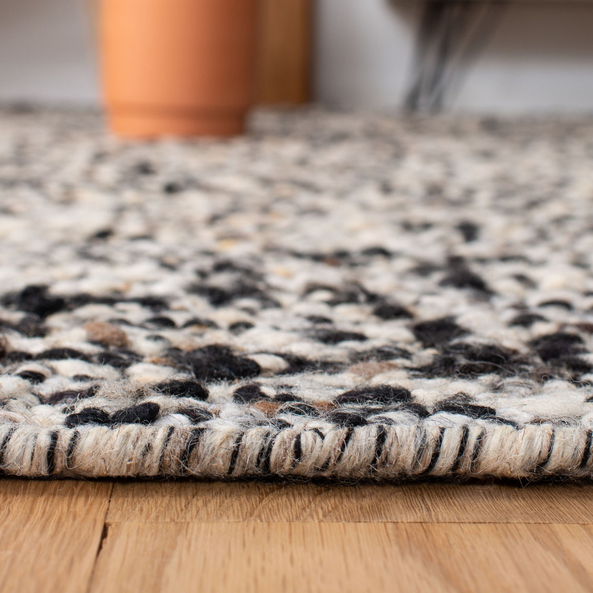 SAFAVIEH Handmade Natura Marlieke Wool Rug