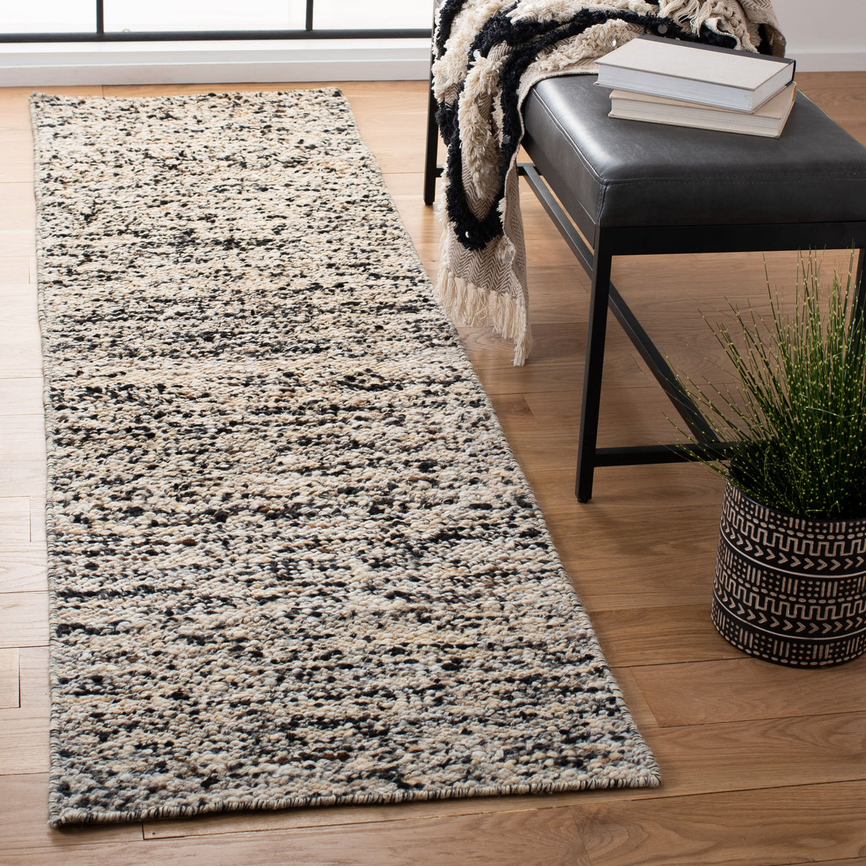 SAFAVIEH Handmade Natura Marlieke Wool Rug