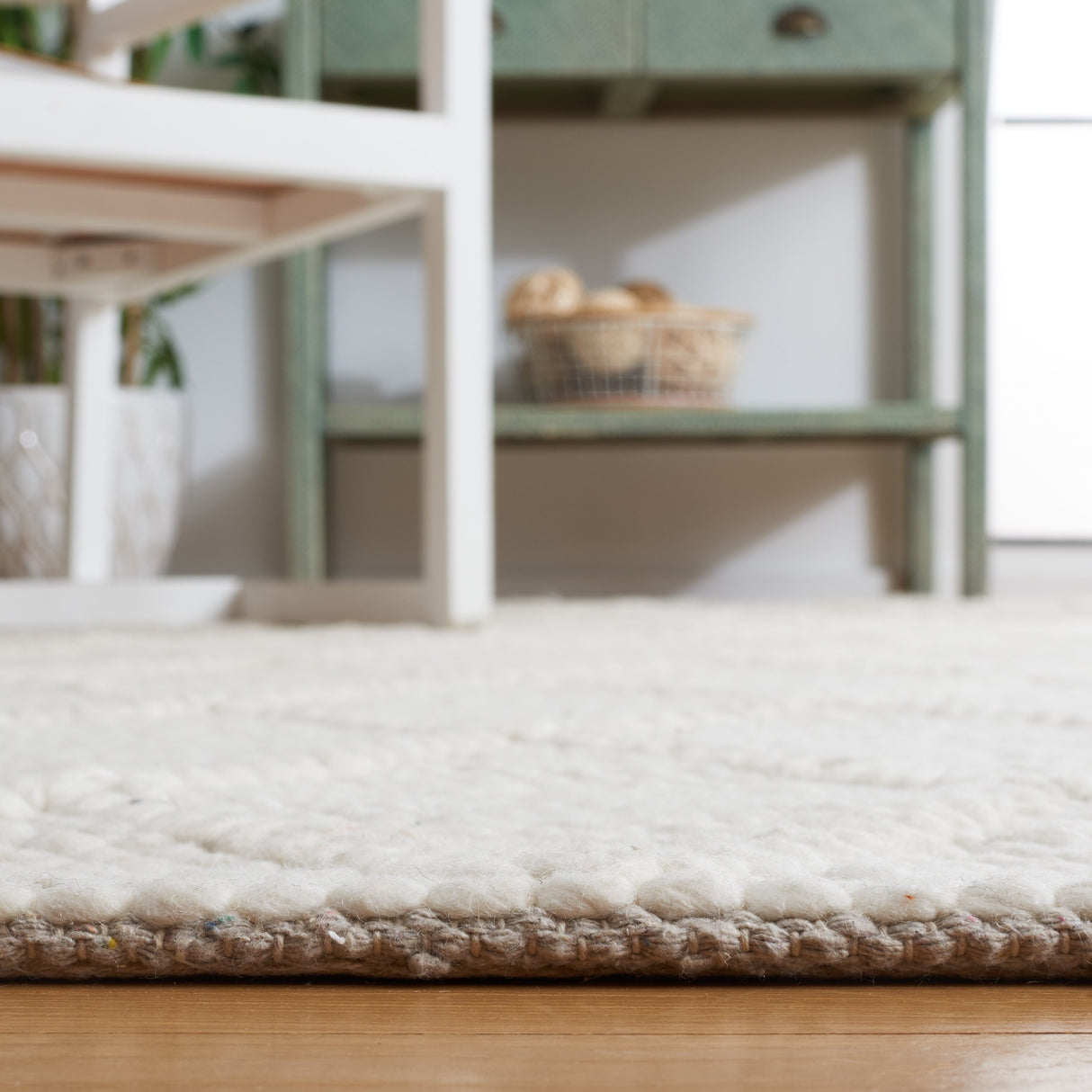 SAFAVIEH Handmade Natura Metje Wool/ Viscose Trellis Rug