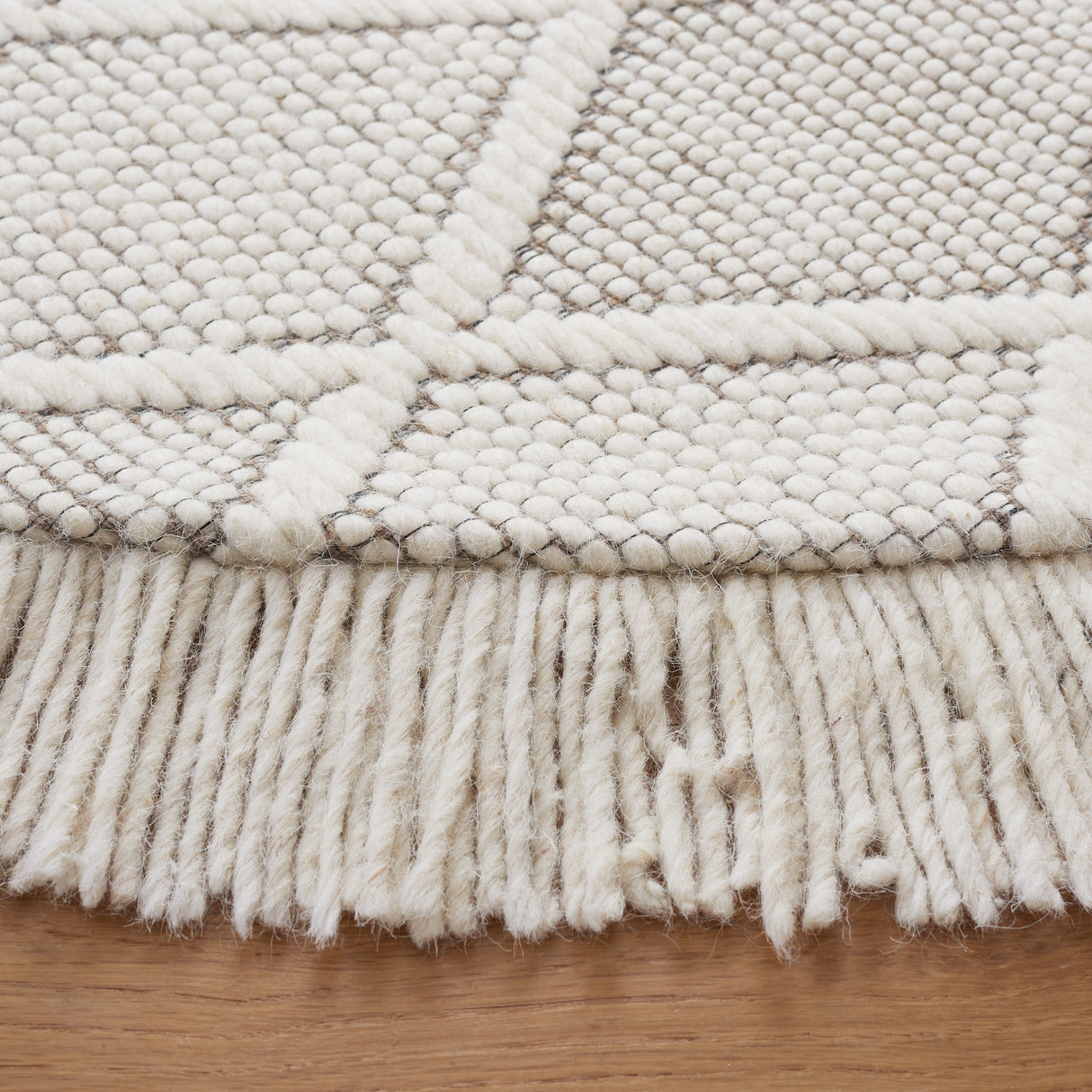 SAFAVIEH Handmade Natura Mirbana Wool Fringe Rug