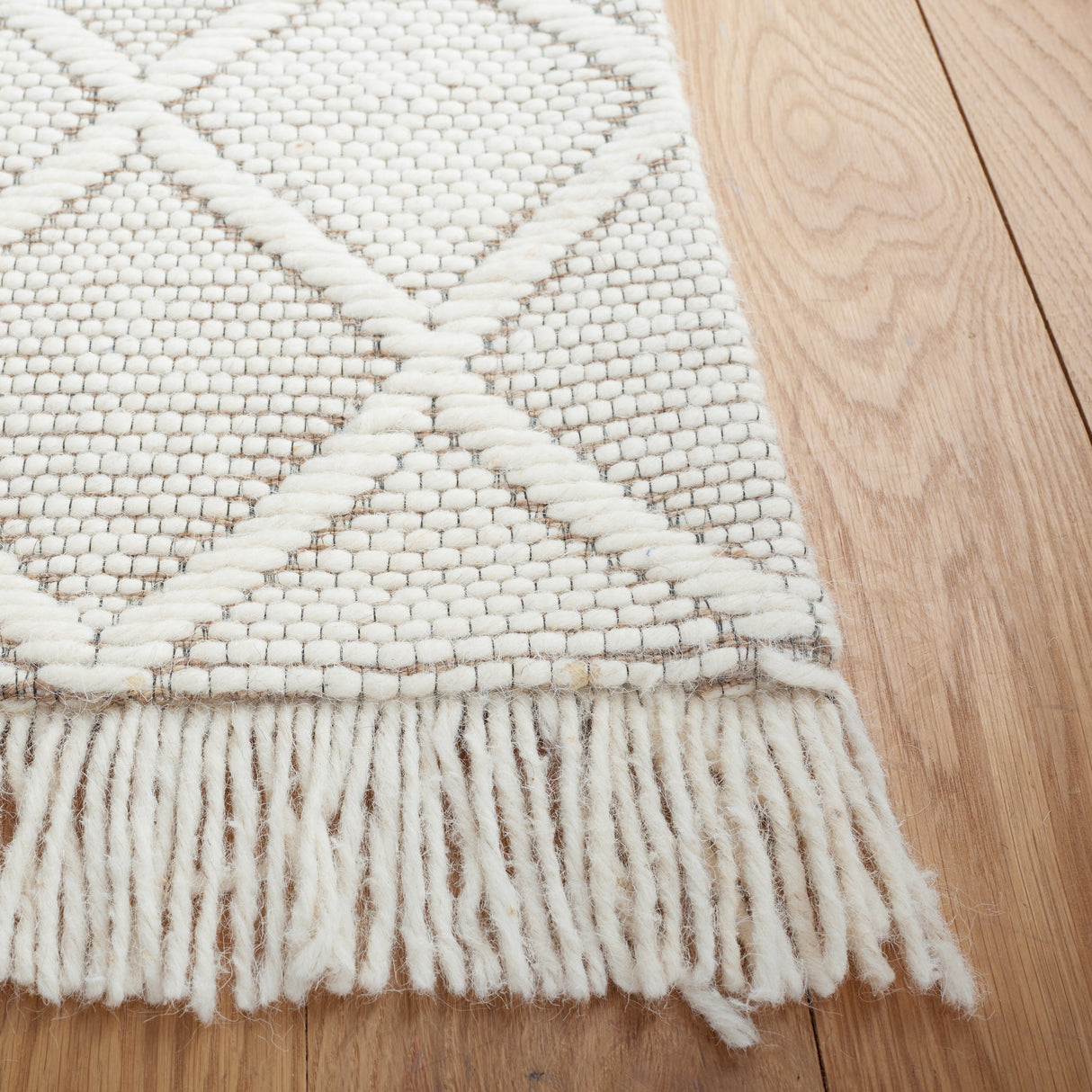 SAFAVIEH Handmade Natura Mirbana Wool Fringe Rug