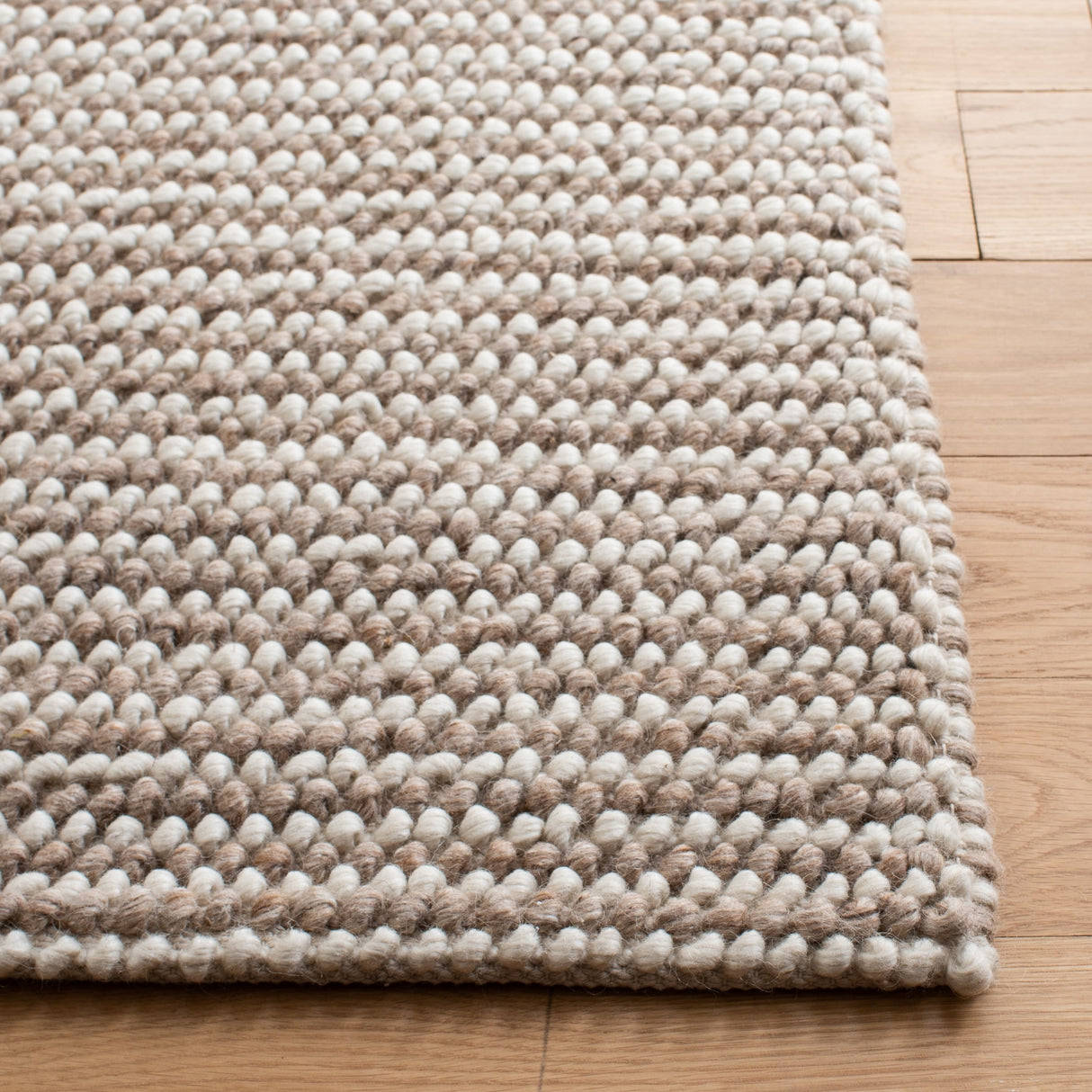 SAFAVIEH Handmade Natura Naxhije New Zealand Wool Rug