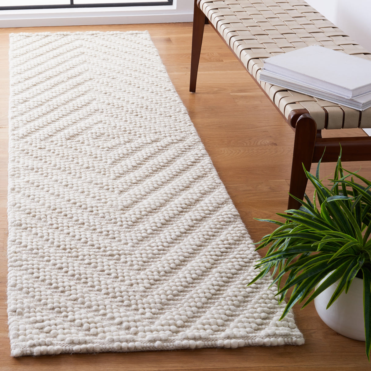 SAFAVIEH Handmade Natura Perel Diamond Wool Rug