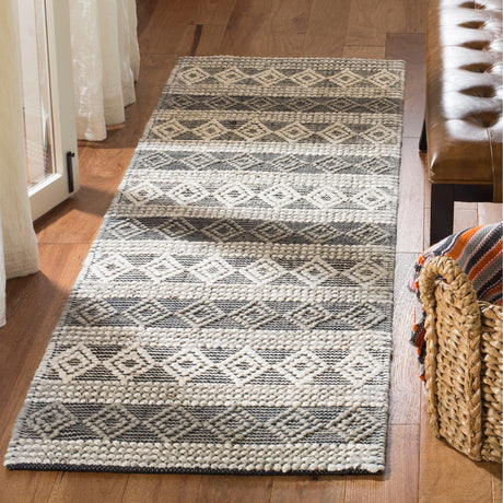 SAFAVIEH Handmade Natura Roswitha Wool Rug