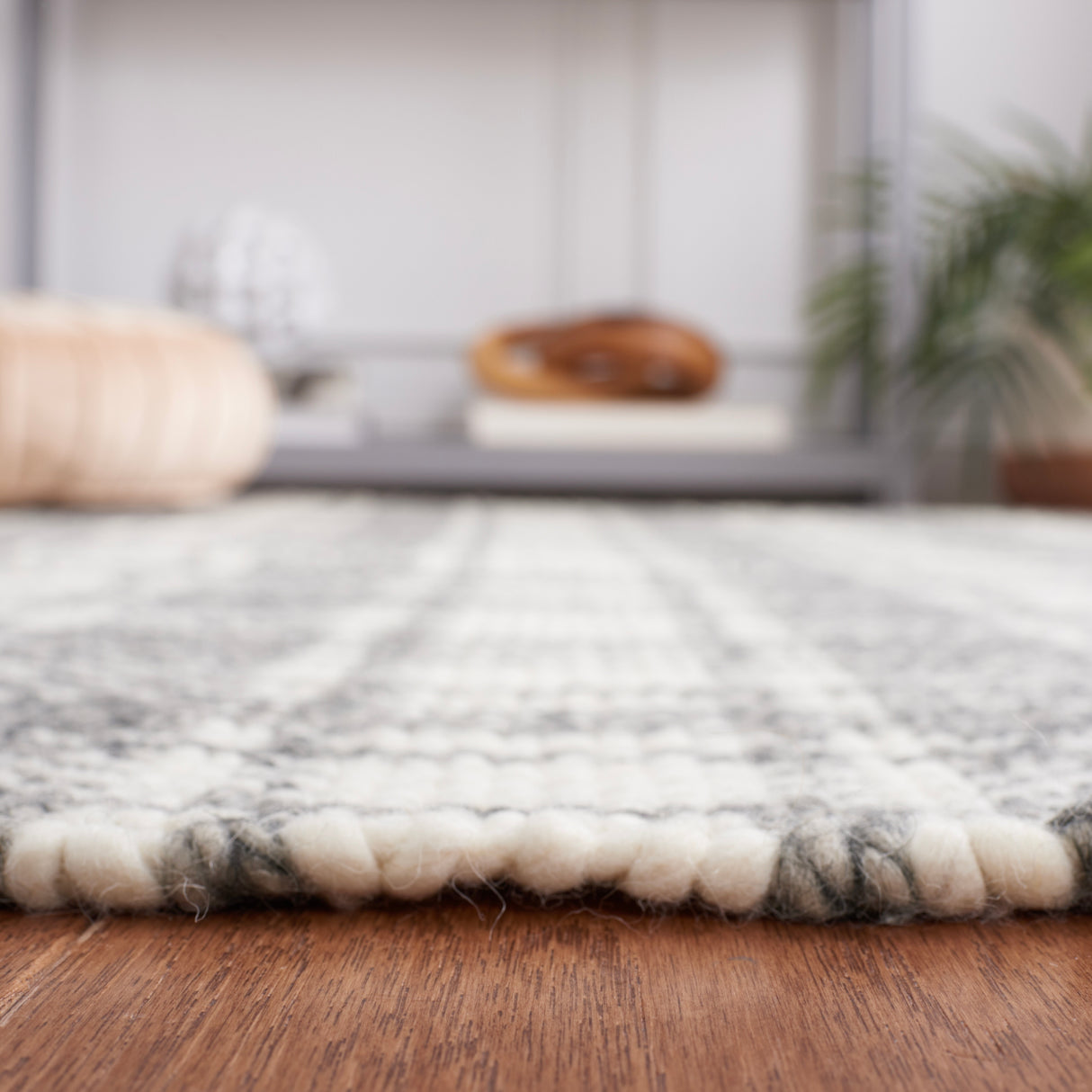 SAFAVIEH Handmade Natura Tine Checkered Wool Rug