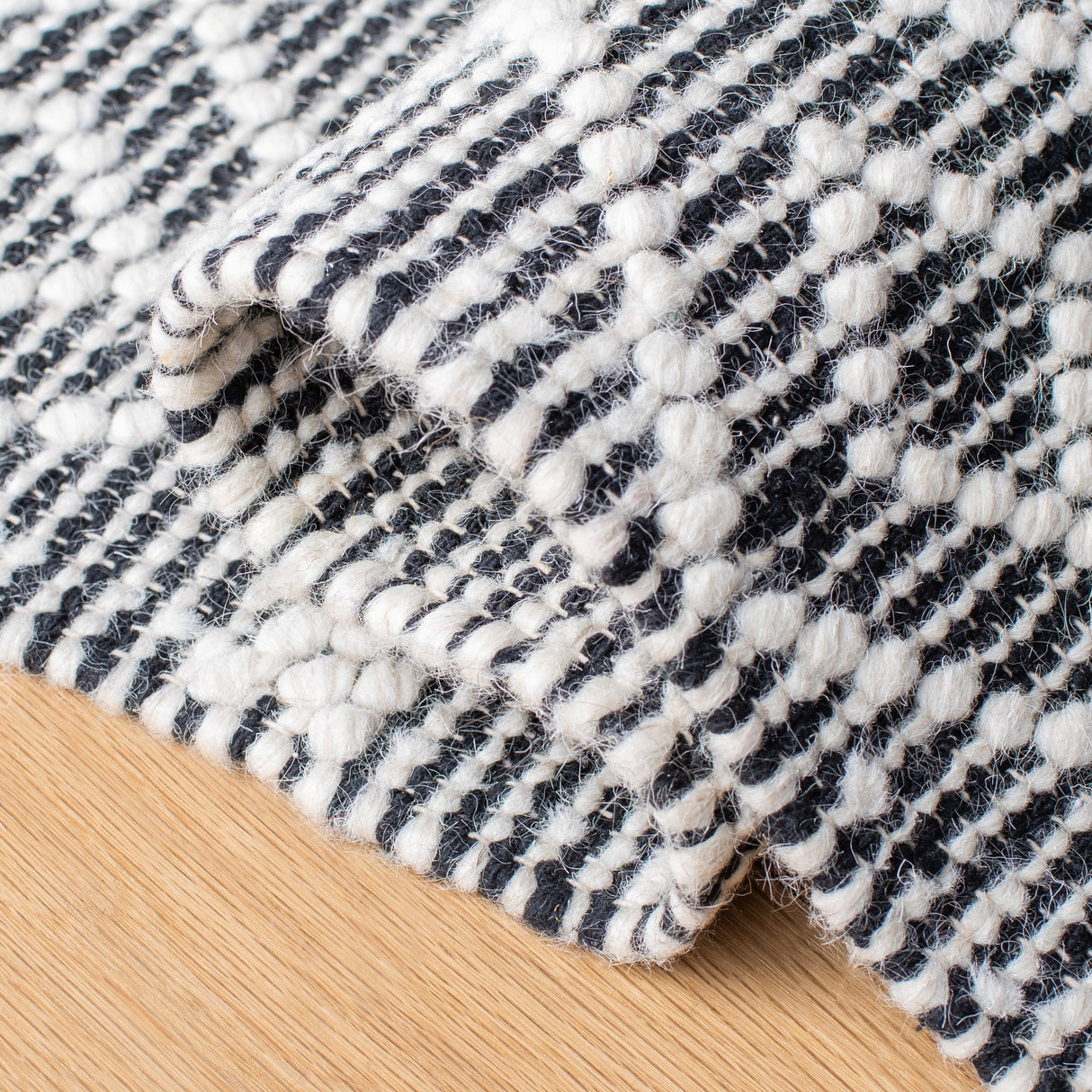 SAFAVIEH Handmade Natura Vilfridur Wool Rug