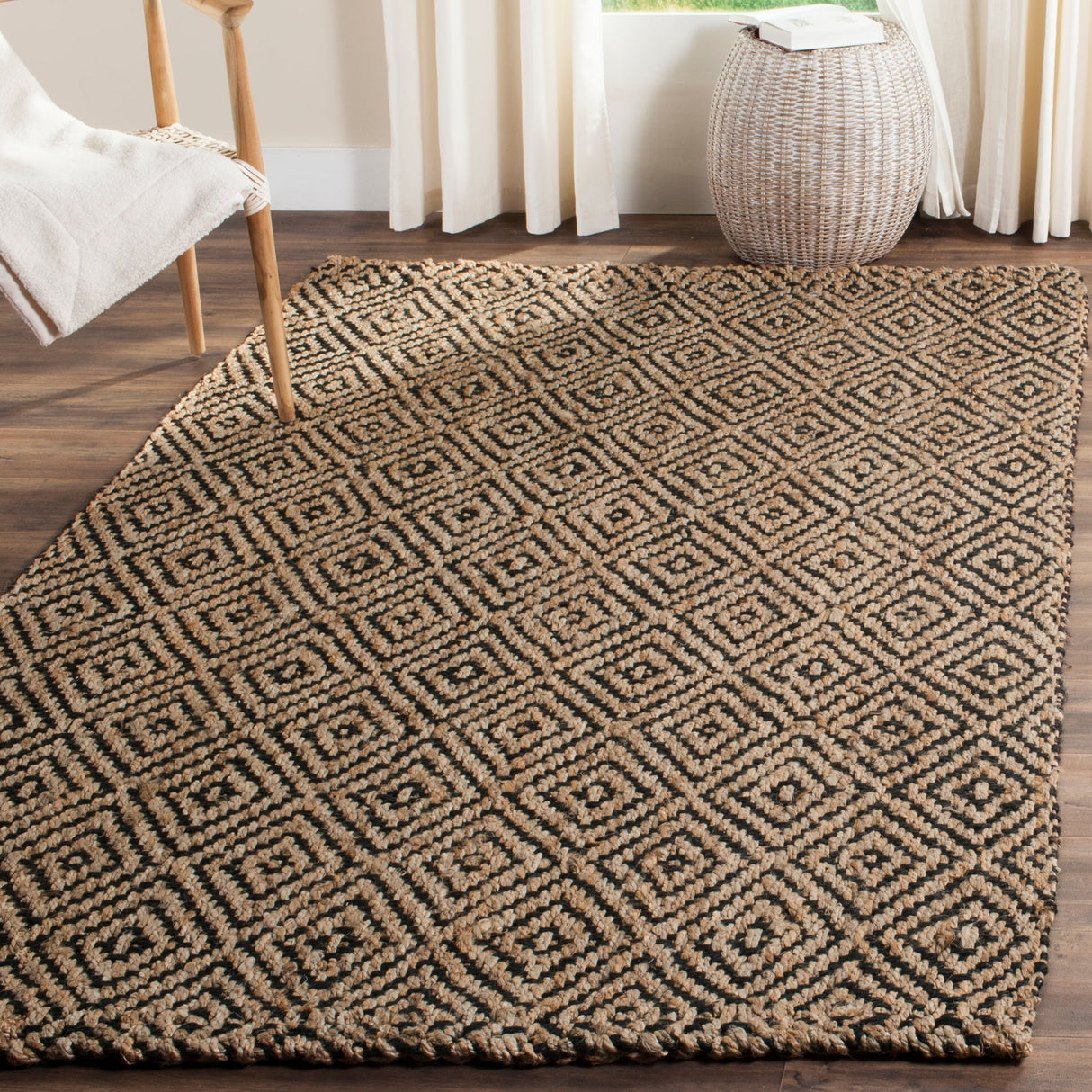 SAFAVIEH Handmade Natural Fiber Caylee Jute Rug