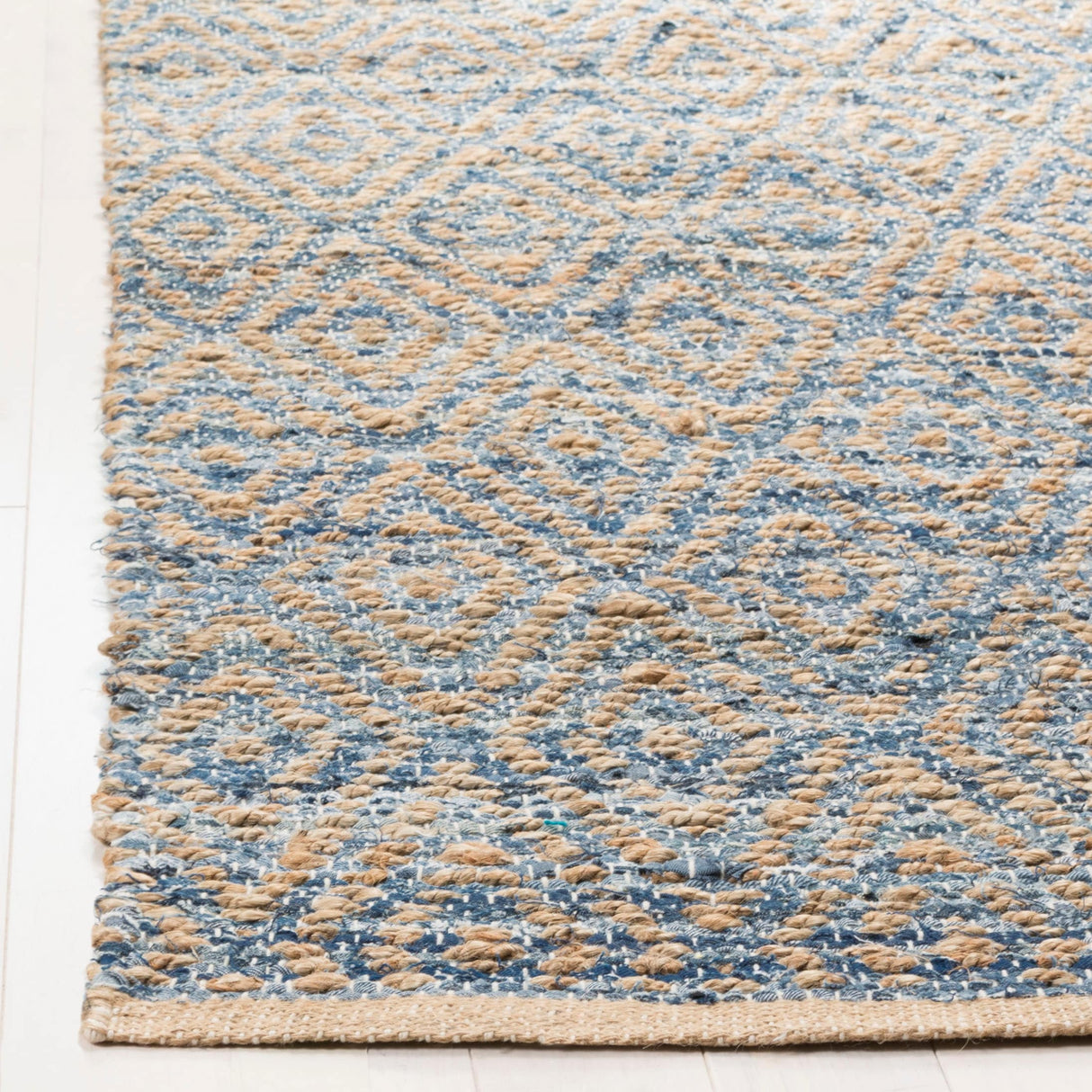 SAFAVIEH Handmade Natural Fiber Chhanda Jute Rug