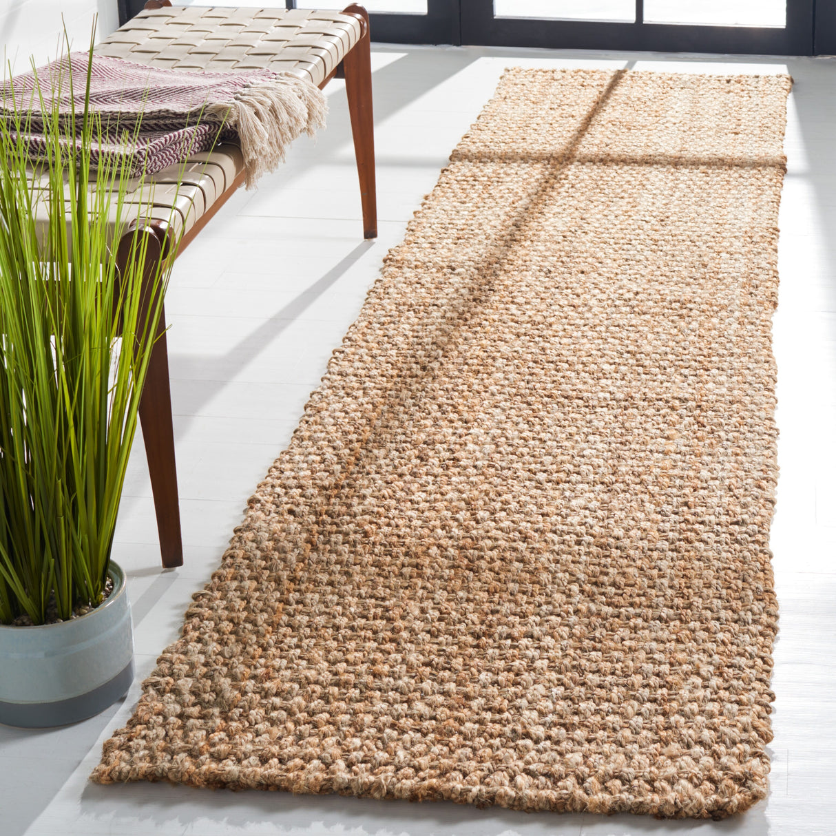 SAFAVIEH Handmade Natural Fiber Esmiralda Solid Jute Rug