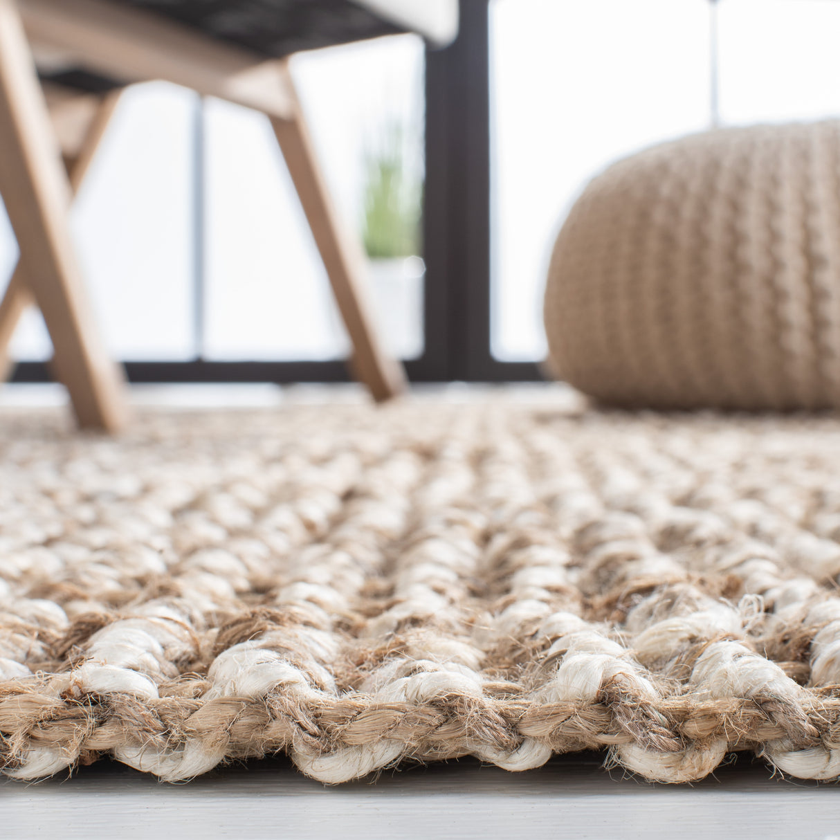 SAFAVIEH Handmade Natural Fiber Evelyn Jute Fringe Rug