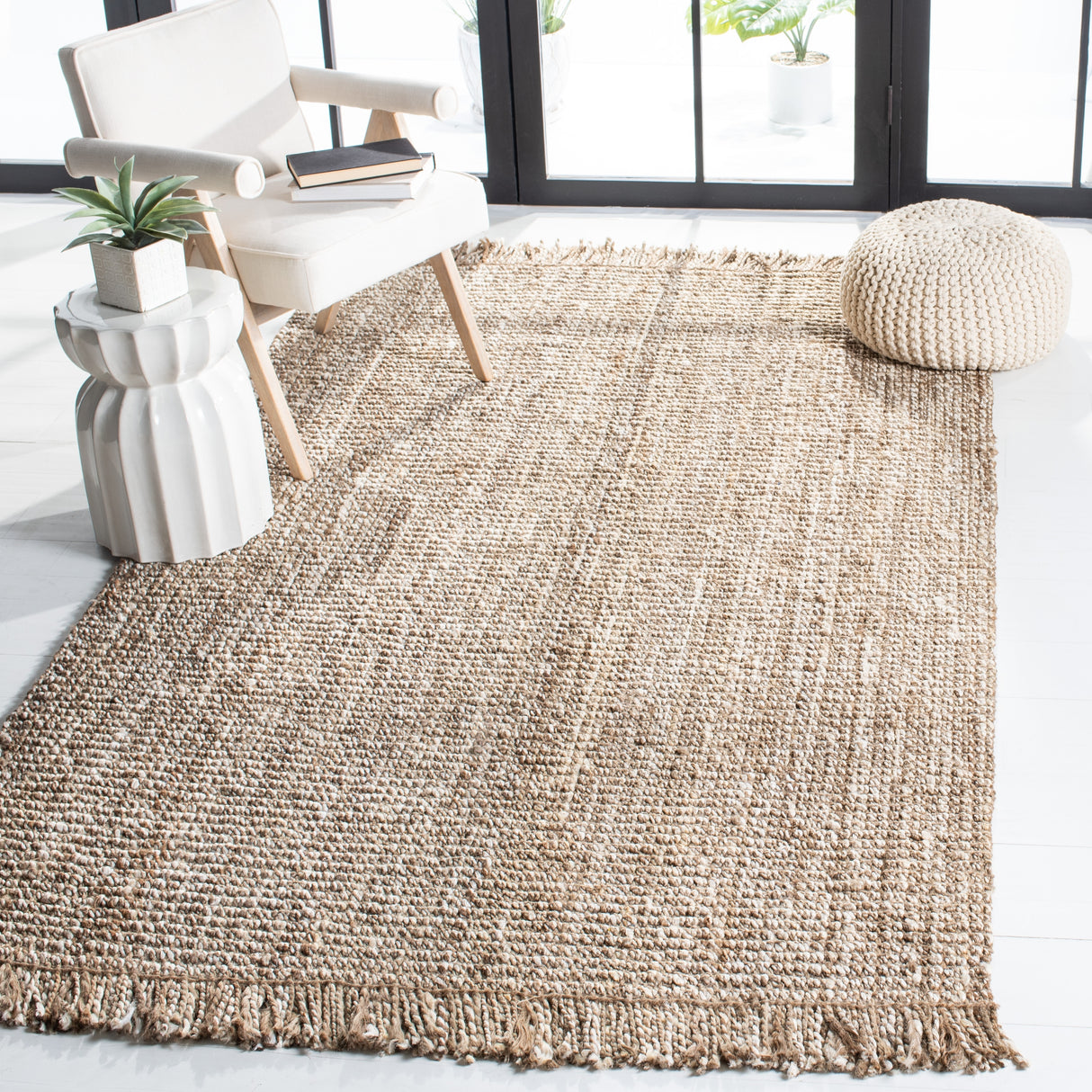 SAFAVIEH Handmade Natural Fiber Evelyn Jute Fringe Rug