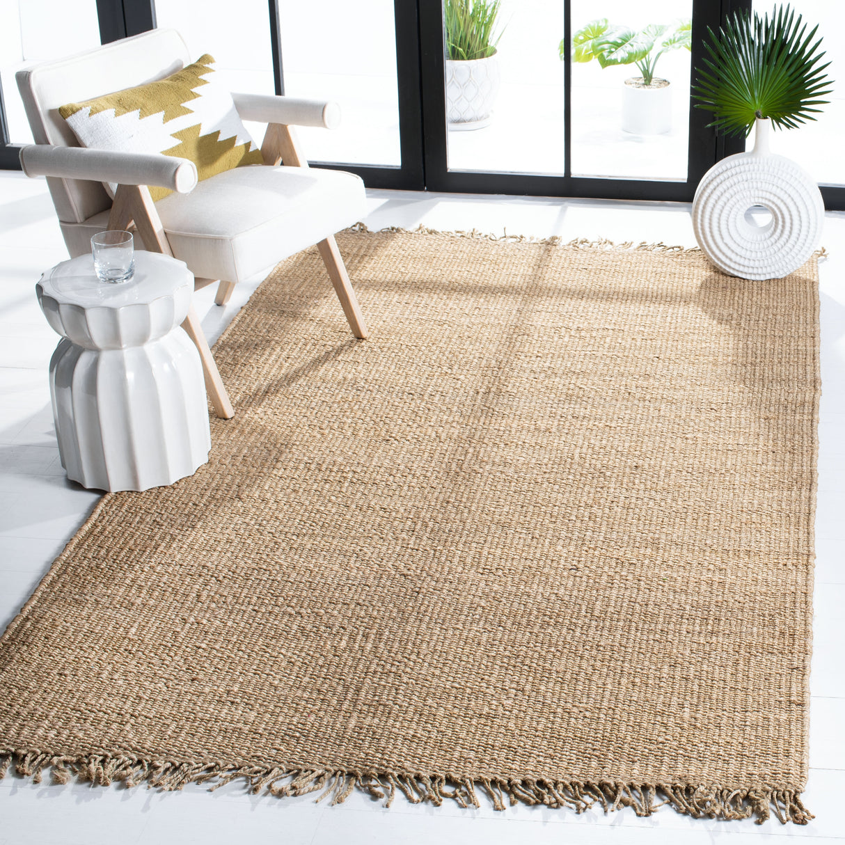 SAFAVIEH Handmade Natural Fiber Eybjorg Jute Fringe Rug