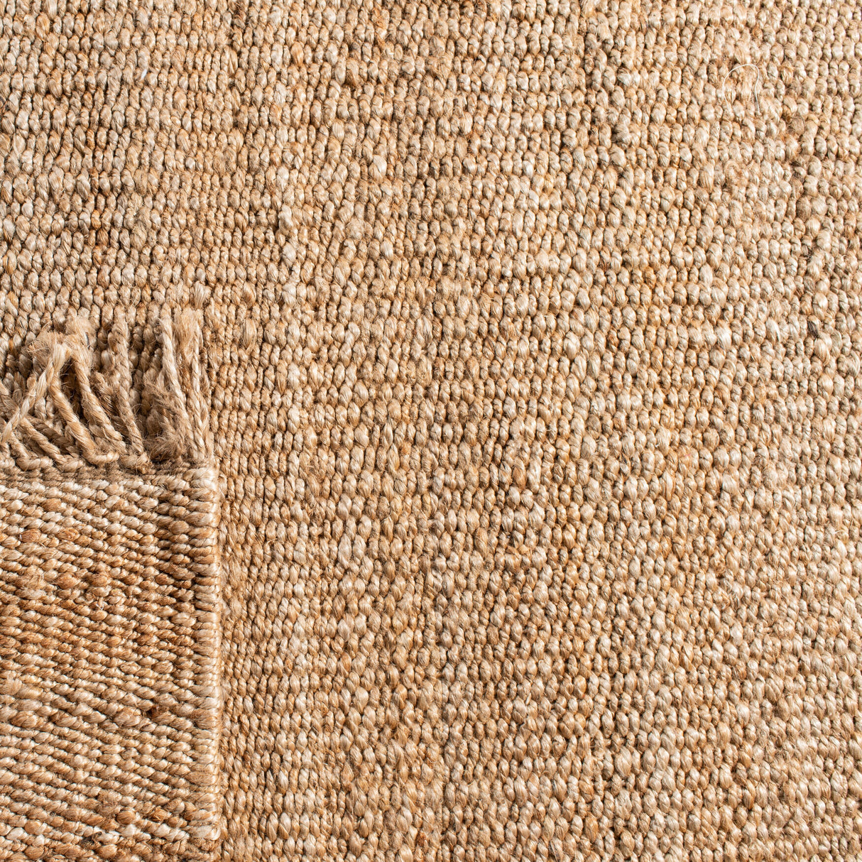 SAFAVIEH Handmade Natural Fiber Eybjorg Jute Fringe Rug