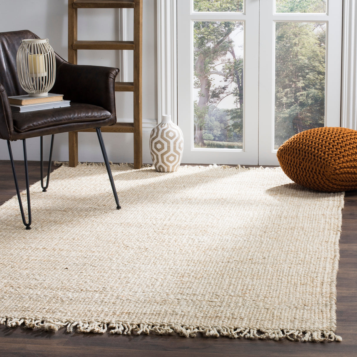 SAFAVIEH Handmade Natural Fiber Eybjorg Jute Fringe Rug