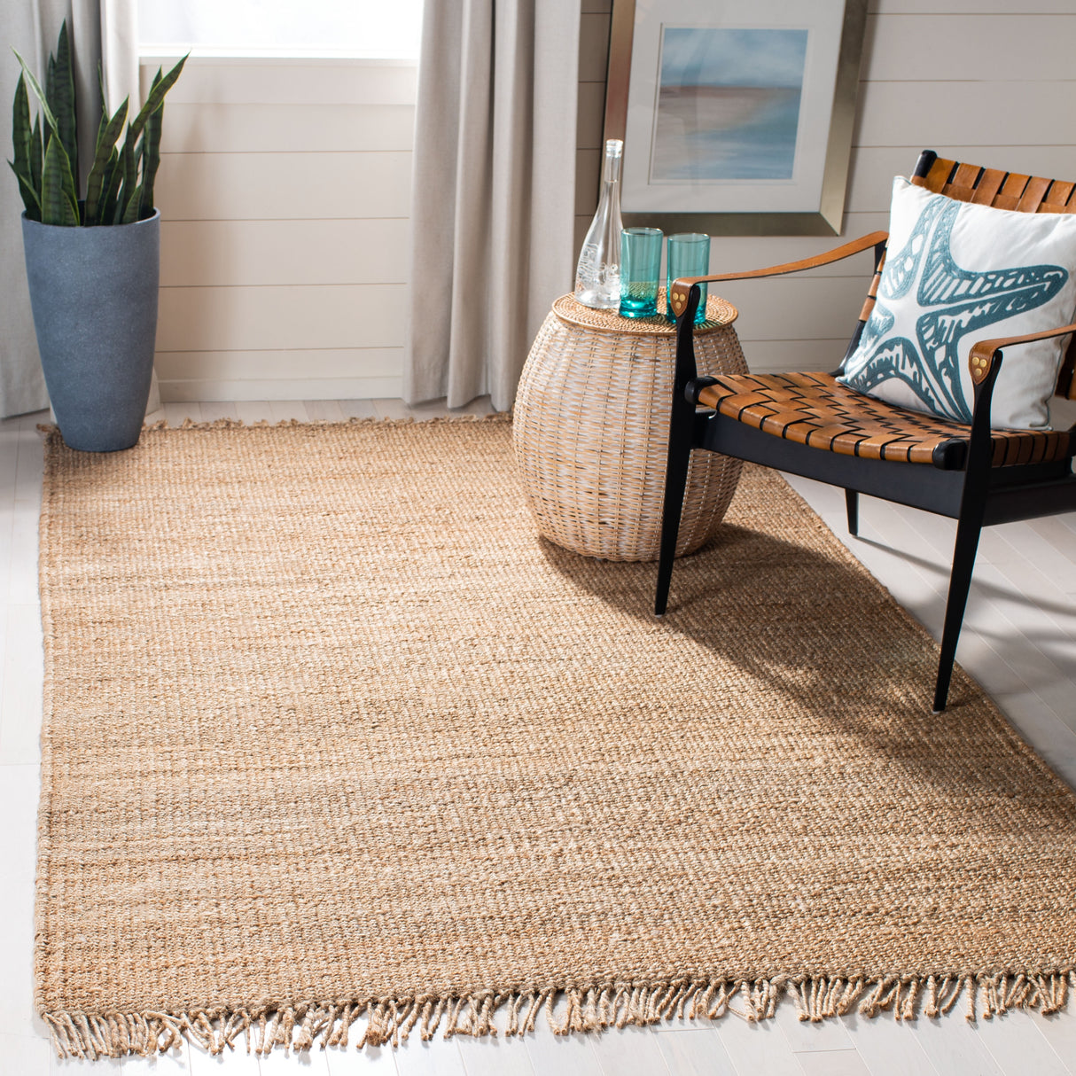 SAFAVIEH Handmade Natural Fiber Eybjorg Jute Fringe Rug