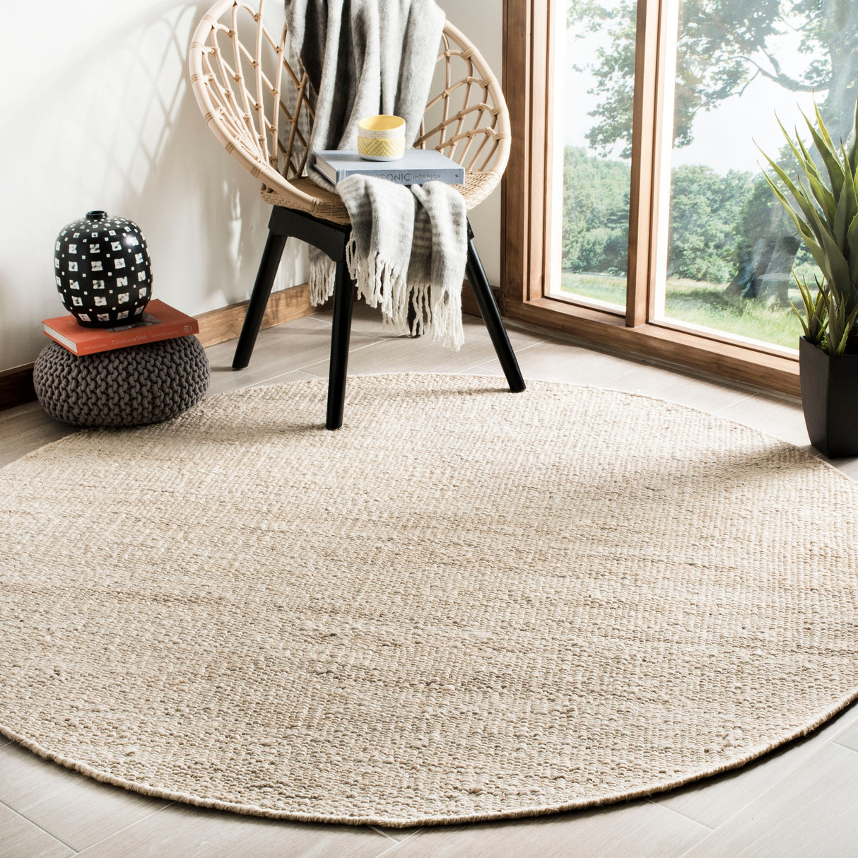 SAFAVIEH Handmade Natural Fiber Eybjorg Jute Fringe Rug