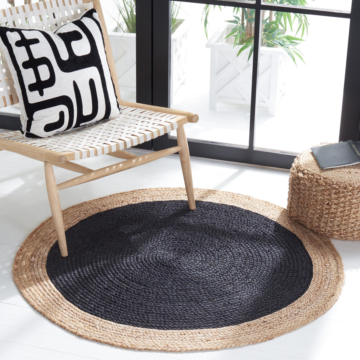 SAFAVIEH Handmade Natural Fiber Jolette Bordered Round Jute Rug